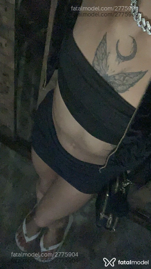 Acompanhante mulher trans morena (o) de olhos pretos - Jade