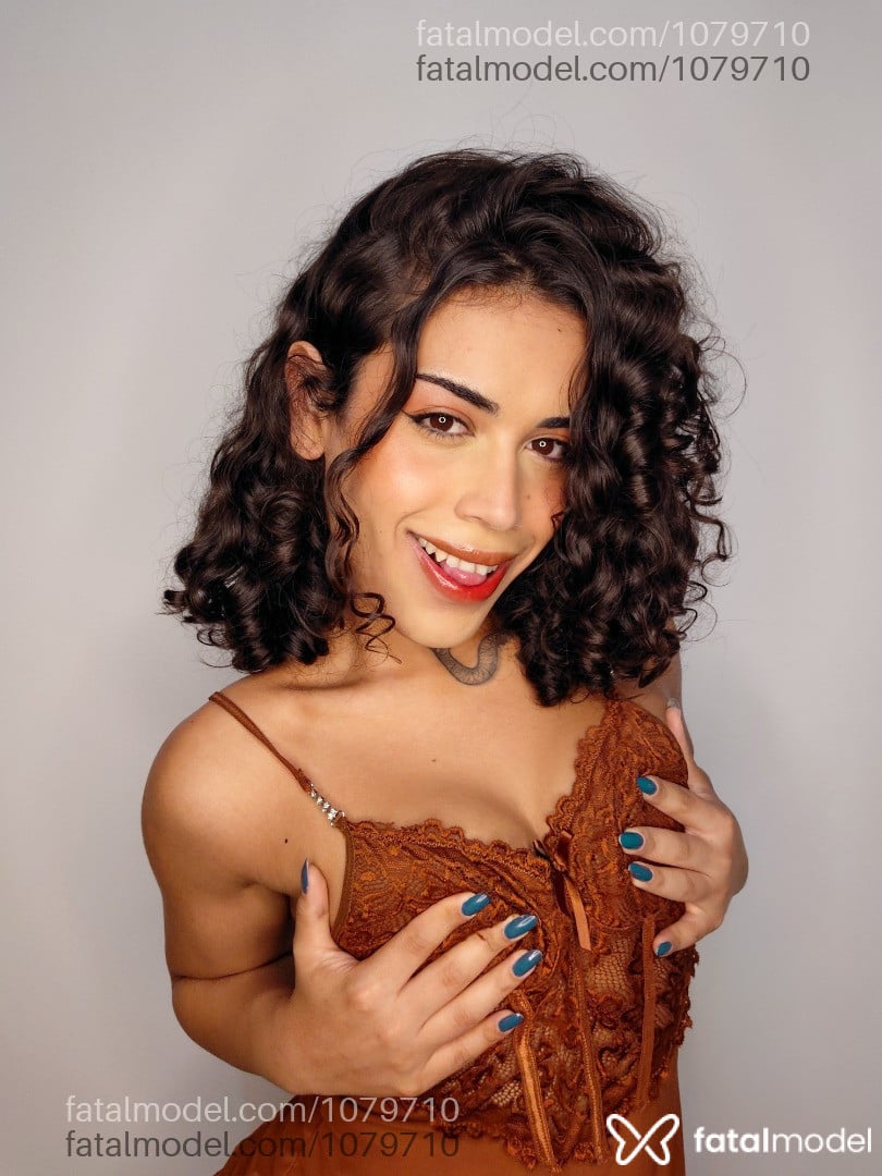 Acompanhante mulher trans morena (o) de olhos castanhos em Santa Maria - Bella