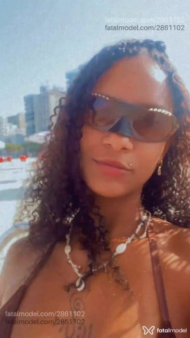 Acompanhante mulher morena (o) de olhos castanhos - Tatah Acompanhante mulher morena (o) de olhos castanhos - Tatah