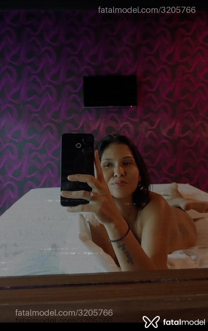 Acompanhante mulher morena (o) de olhos mel em Virtual - Ana Maciel