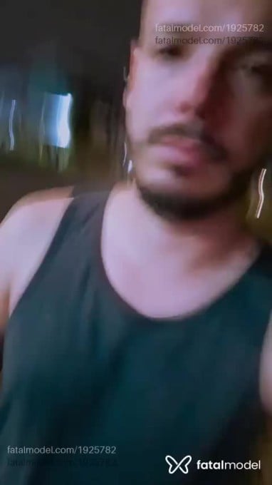 Acompanhante homem com cabelo castanho de olhos castanhos - Victor Acompanhante homem com cabelo castanho de olhos castanhos - Victor