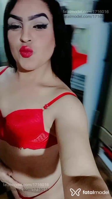 Acompanhante homem trans morena (o) de olhos mel - Helena