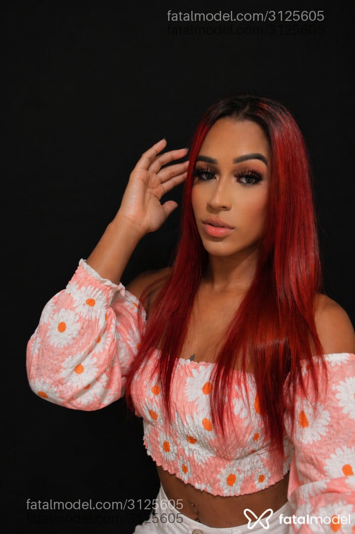 Acompanhante mulher trans ruiva (o) de olhos castanhos em Janaúba Acompanhante mulher trans ruiva (o) de olhos castanhos em Janaúba - Emilly Rebeca