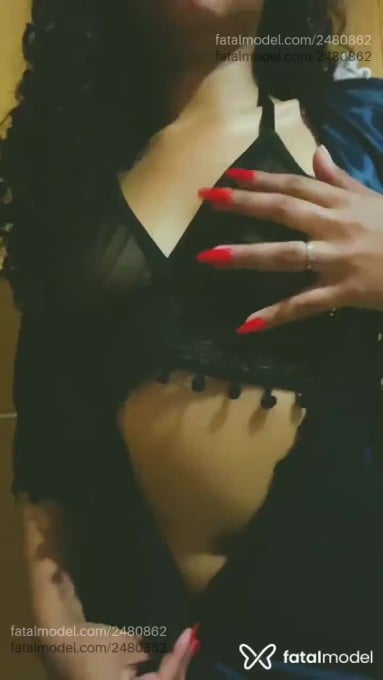 Acompanhante mulher morena (o) de olhos pretos - Morena Acompanhante mulher morena (o) de olhos pretos - Morena