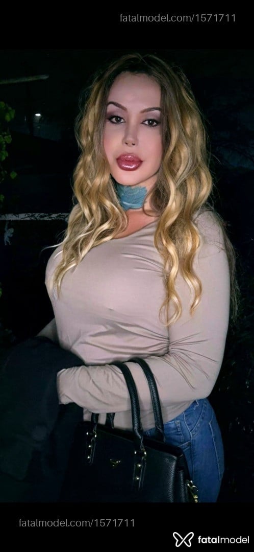 Acompanhante travesti morena (o) de olhos castanhos em Vacaria - Adrielly angel
