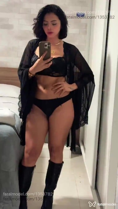 Acompanhante mulher morena (o) de olhos pretos em Goiânia Acompanhante mulher morena (o) de olhos pretos em Goiânia - Rubi Garcia