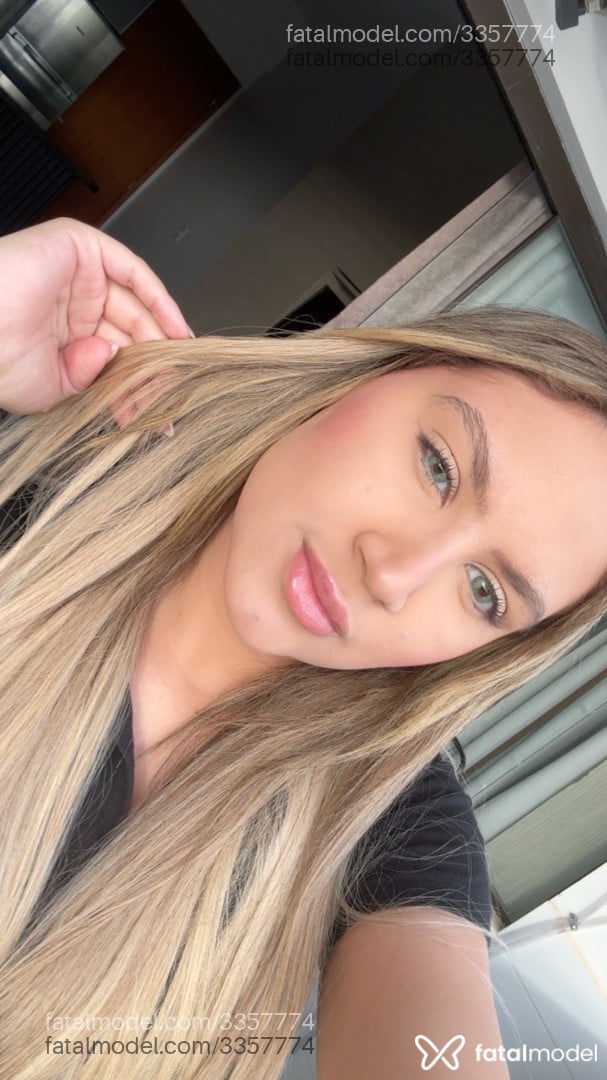 Acompanhante mulher loira (o) de olhos castanhos - Elisa Acompanhante mulher loira (o) de olhos castanhos - Elisa