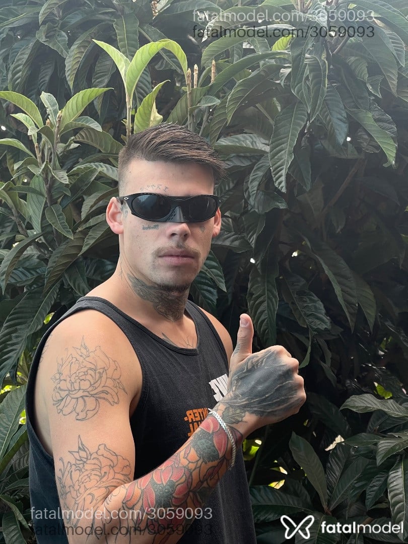 Acompanhante homem loira (o) de olhos verdes em Curitiba Acompanhante homem loira (o) de olhos verdes em Curitiba - Tatuadodotado