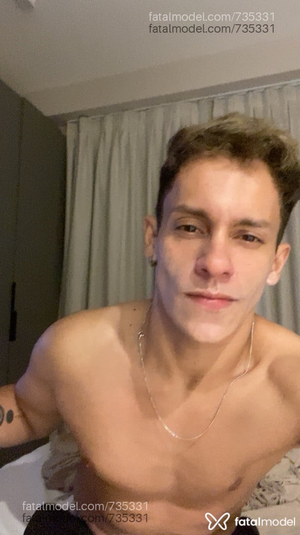 Acompanhante homem com cabelo castanho de olhos castanhos em São Paulo Acompanhante homem com cabelo castanho de olhos castanhos em São Paulo - Ghee