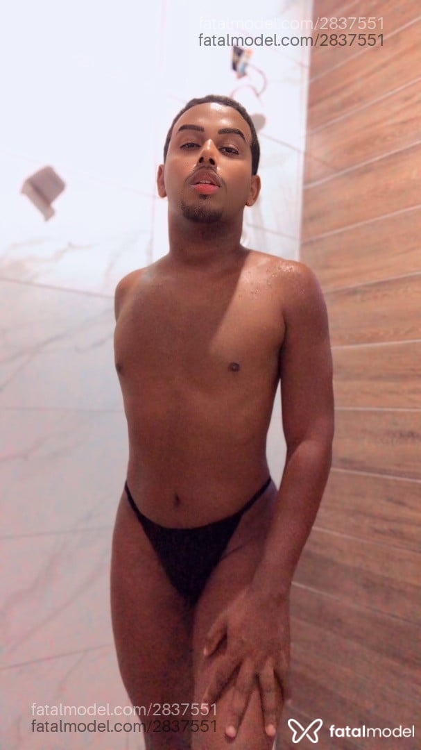 Acompanhante homem trans morena (o) de olhos castanhos - Bryan Piccinatti