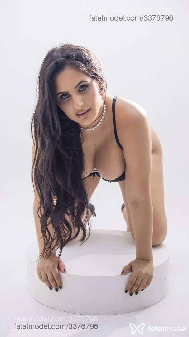 Acompanhante mulher com cabelo castanho de olhos castanhos em Ipatinga Acompanhante mulher com cabelo castanho de olhos castanhos em Ipatinga - Paula Melo