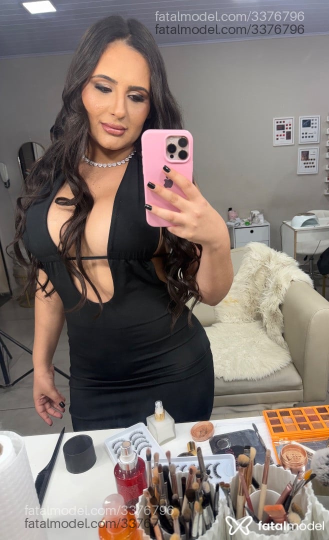 Acompanhante mulher com cabelo castanho de olhos castanhos em Ipatinga Acompanhante mulher com cabelo castanho de olhos castanhos em Ipatinga - Paula Melo