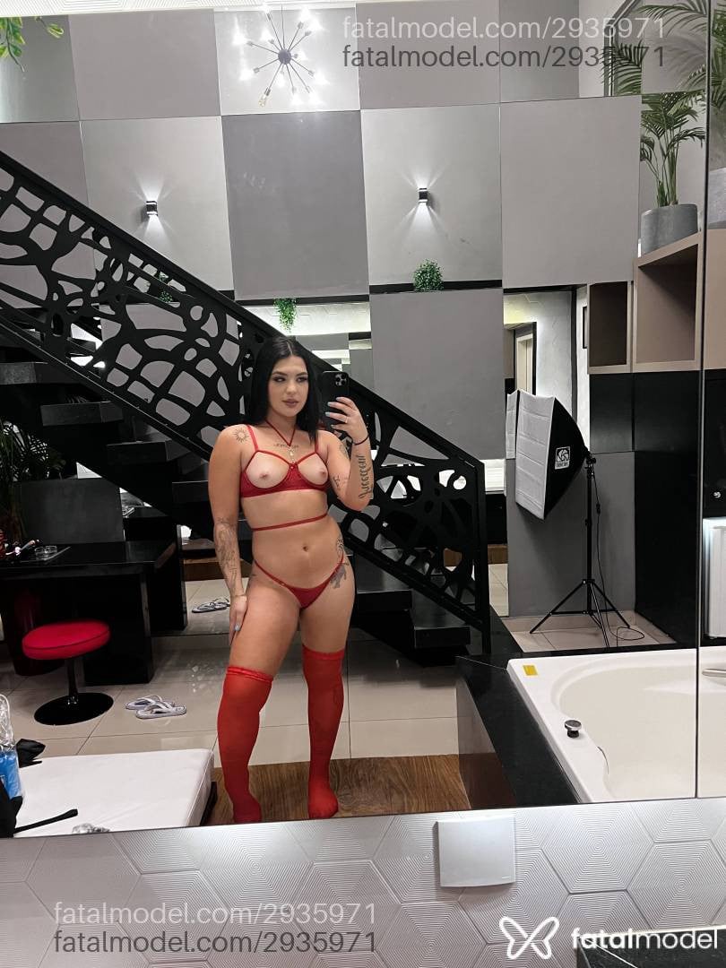 Acompanhante mulher morena (o) de olhos castanhos - Tina