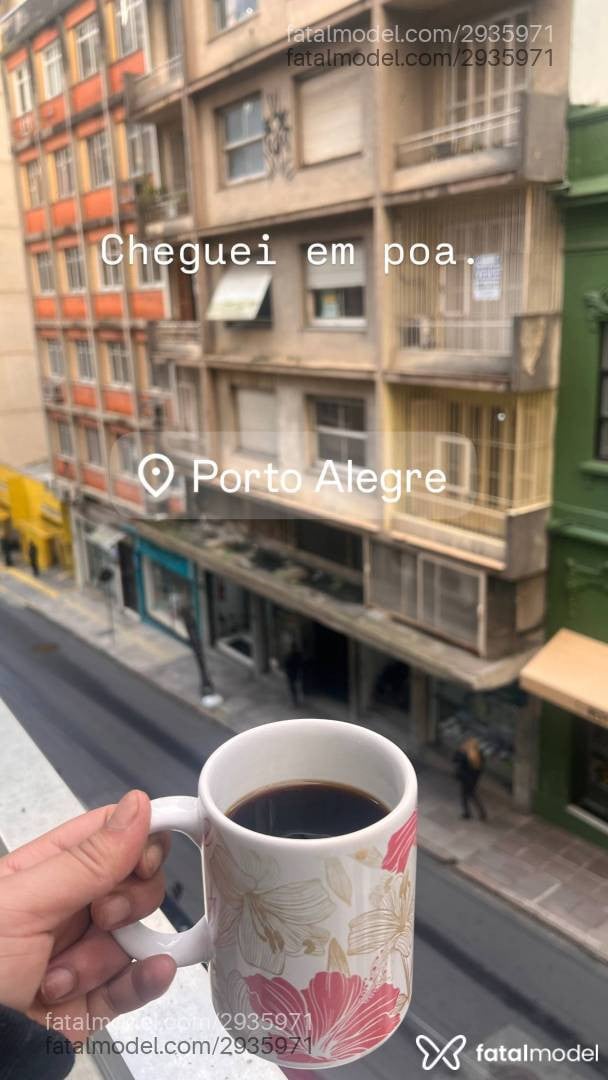 Acompanhante mulher morena (o) de olhos castanhos - Tina