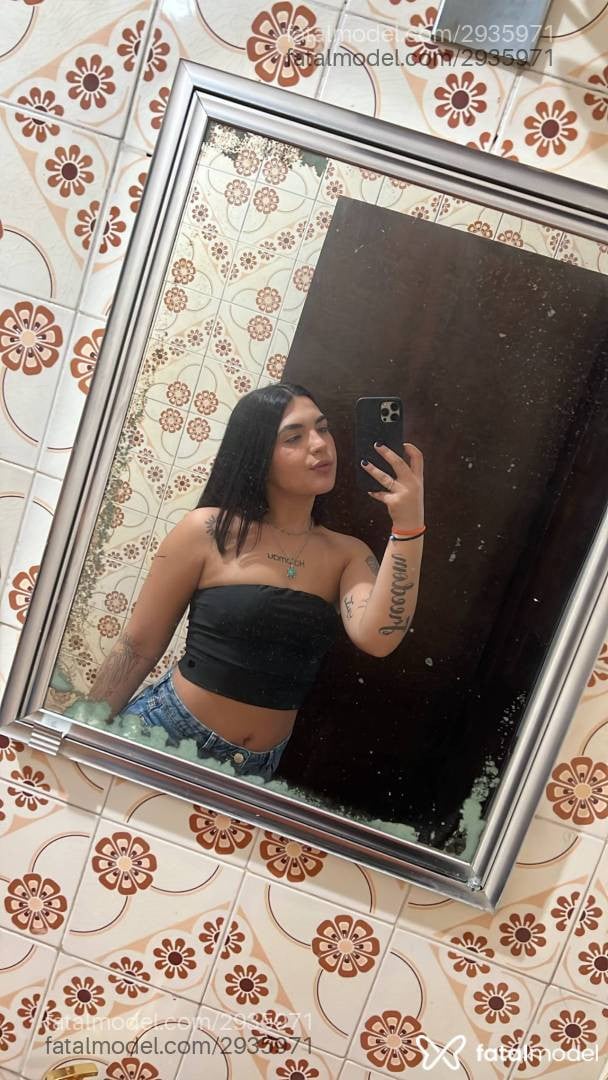 Acompanhante mulher morena (o) de olhos castanhos - Tina