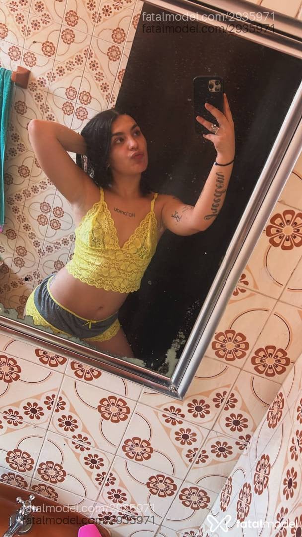 Acompanhante mulher morena (o) de olhos castanhos - Tina