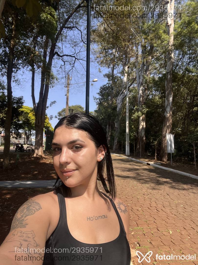 Acompanhante mulher morena (o) de olhos castanhos - Tina