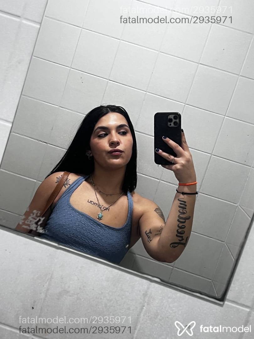 Acompanhante mulher morena (o) de olhos castanhos - Tina
