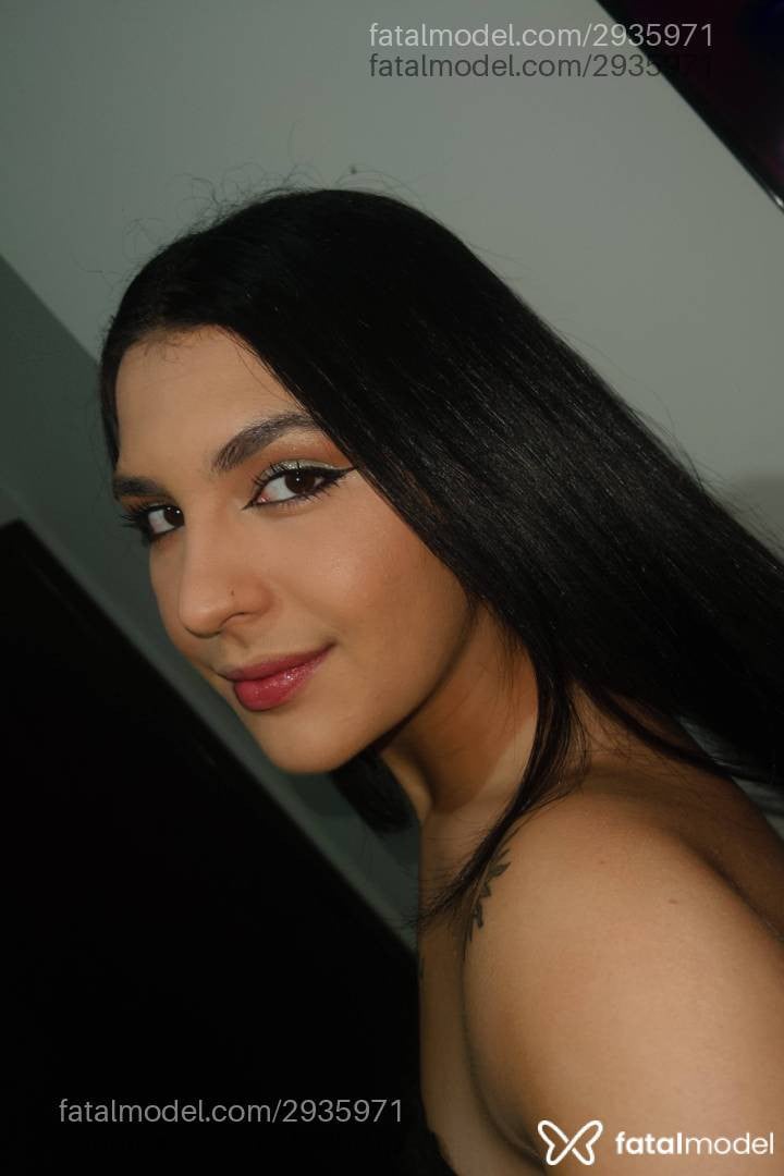 Acompanhante mulher morena (o) de olhos castanhos - Tina