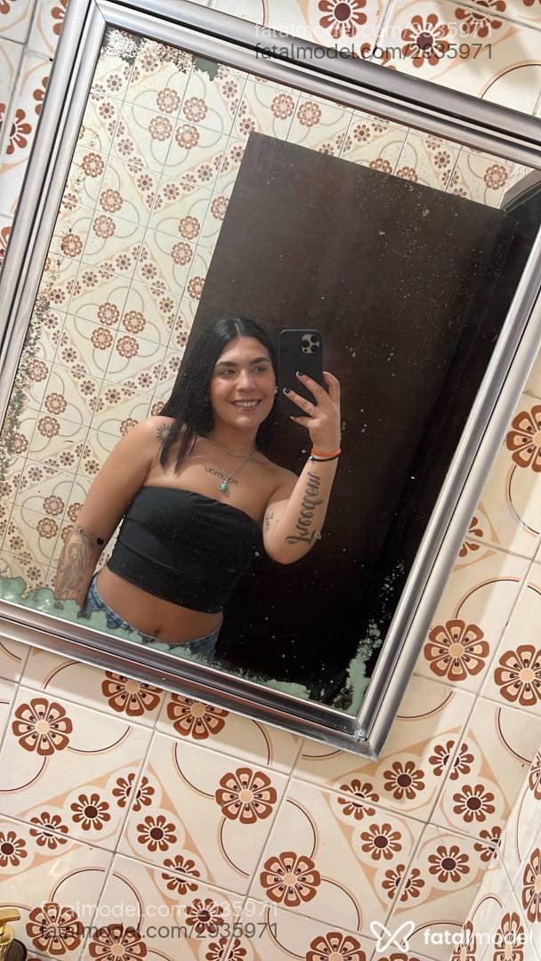 Acompanhante mulher morena (o) de olhos castanhos - Tina