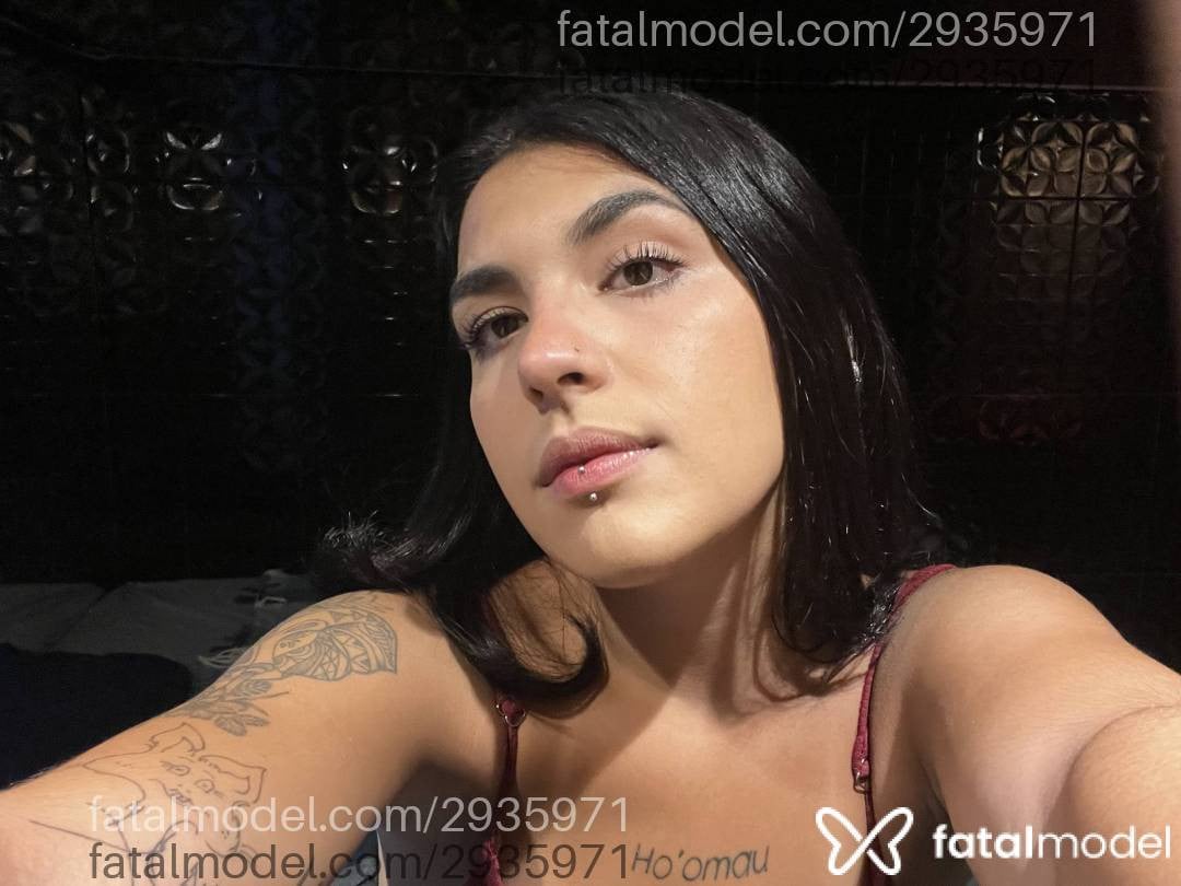 Acompanhante mulher morena (o) de olhos castanhos - Tina