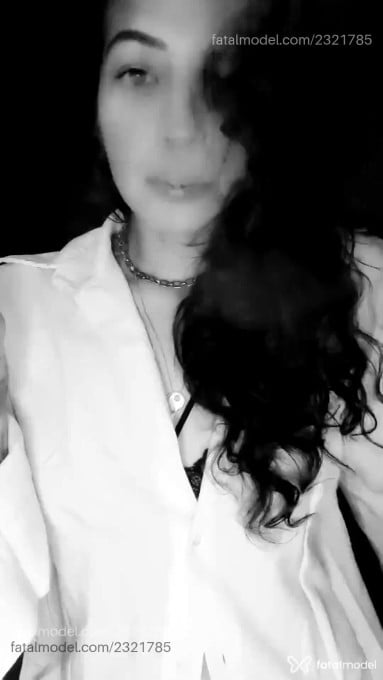Acompanhante mulher morena (o) de olhos pretos - Lanna