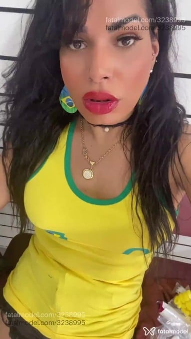 Acompanhante mulher trans com cabelo castanho de olhos pretos - Mimy Acompanhante mulher trans com cabelo castanho de olhos pretos - Mimy