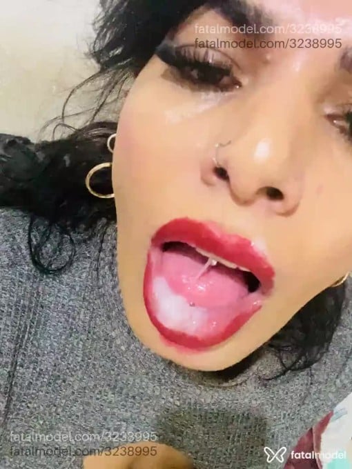 Acompanhante mulher trans com cabelo castanho de olhos pretos - Mimy Acompanhante mulher trans com cabelo castanho de olhos pretos - Mimy