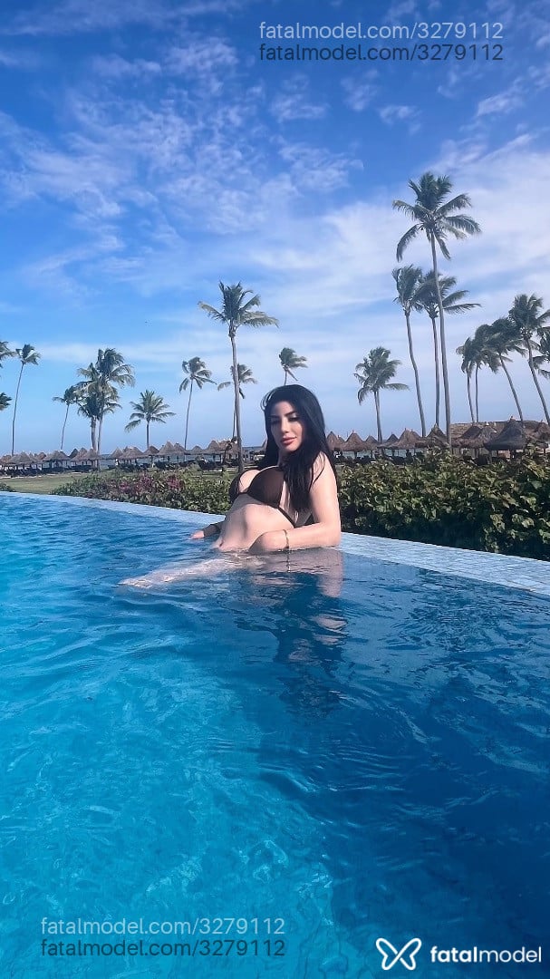 Acompanhante mulher morena (o) de olhos verdes - Mia Acompanhante mulher morena (o) de olhos verdes - Mia