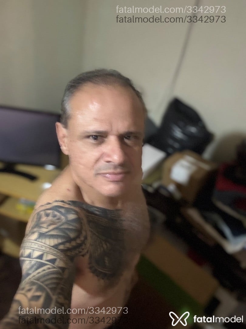 Acompanhante homem com cabelo castanho de olhos castanhos em Aracruz Acompanhante homem com cabelo castanho de olhos castanhos em Aracruz - Charles