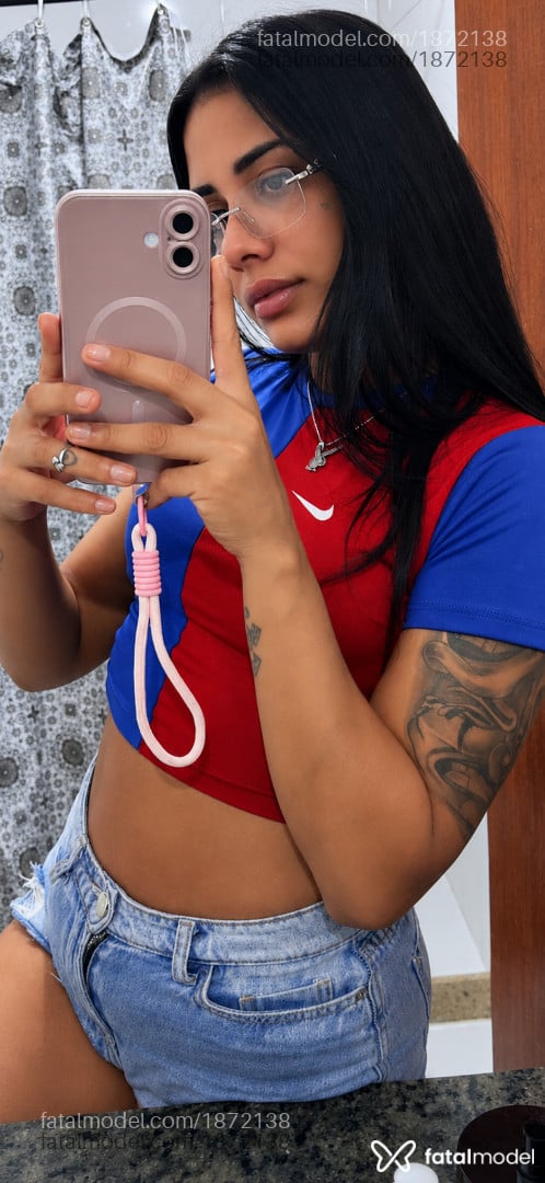 Acompanhante mulher morena (o) de olhos pretos - iza helena Acompanhante mulher morena (o) de olhos pretos - iza helena
