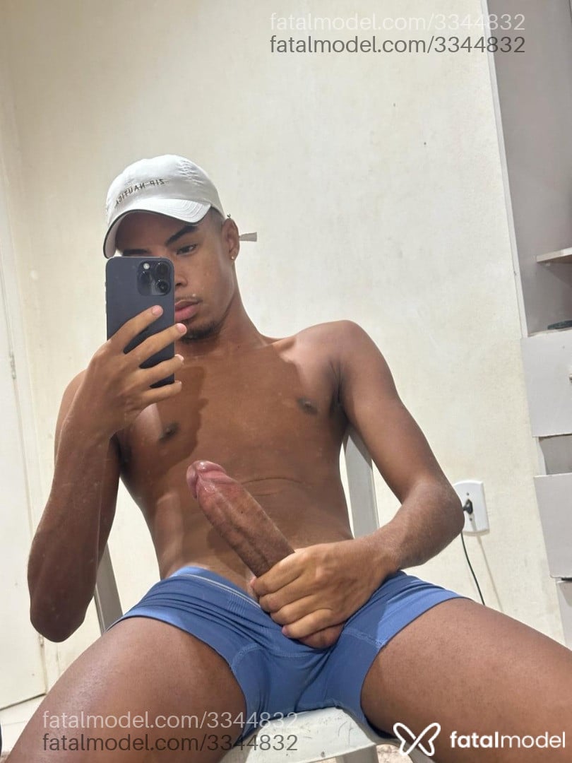 Acompanhante homem morena (o) de olhos castanhos - Jotta Acompanhante homem morena (o) de olhos castanhos - Jotta