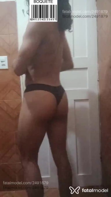 Acompanhante mulher trans com cabelo castanho de olhos castanhos em Santarém Acompanhante mulher trans com cabelo castanho de olhos castanhos em Santarém - Isadora