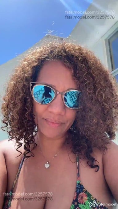 Acompanhante mulher com cabelo castanho de olhos castanhos em Salvador - Celine Moreau
