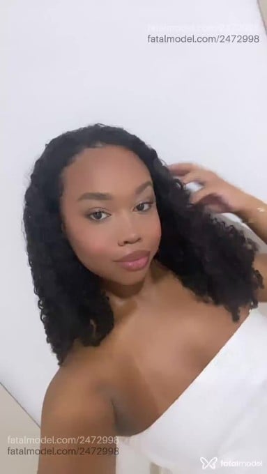 Acompanhante mulher trans morena (o) de olhos castanhos em Porto Alegre Acompanhante mulher trans morena (o) de olhos castanhos em Porto Alegre - Lua