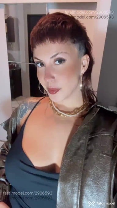 Acompanhante mulher ruiva (o) de olhos castanhos - Antonella Acompanhante mulher ruiva (o) de olhos castanhos - Antonella