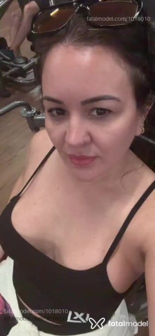 Acompanhante mulher com cabelo castanho de olhos castanhos - Naomy Ferraz