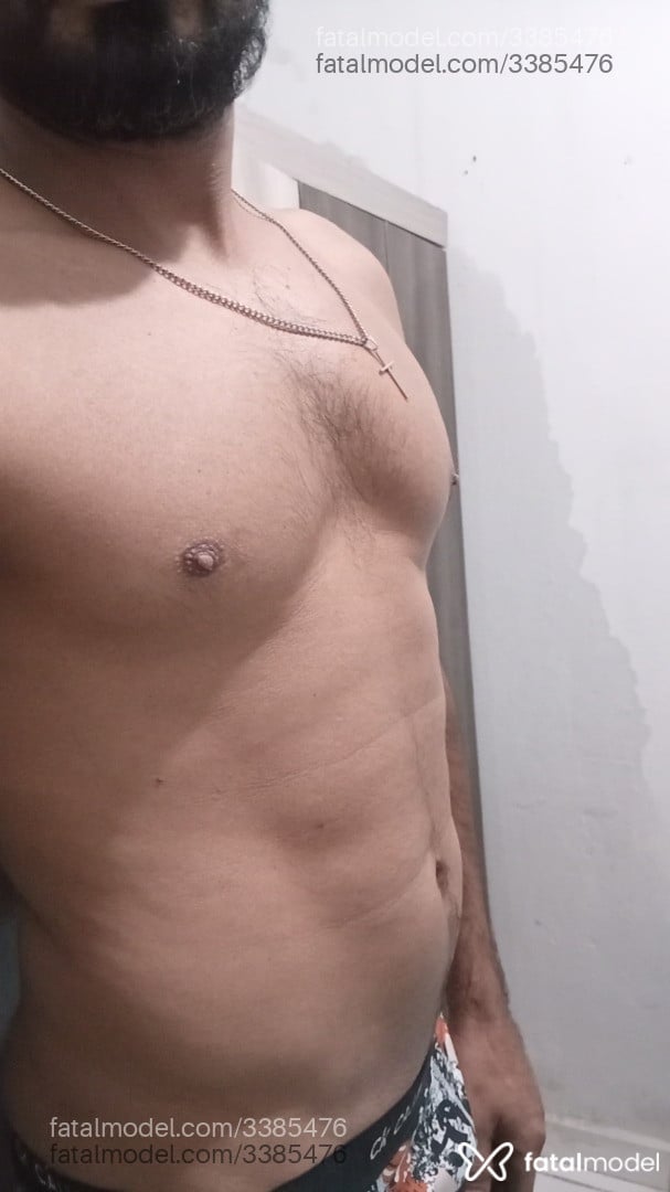 Acompanhante homem morena (o) de olhos castanhos em Uberlândia - Ferreira