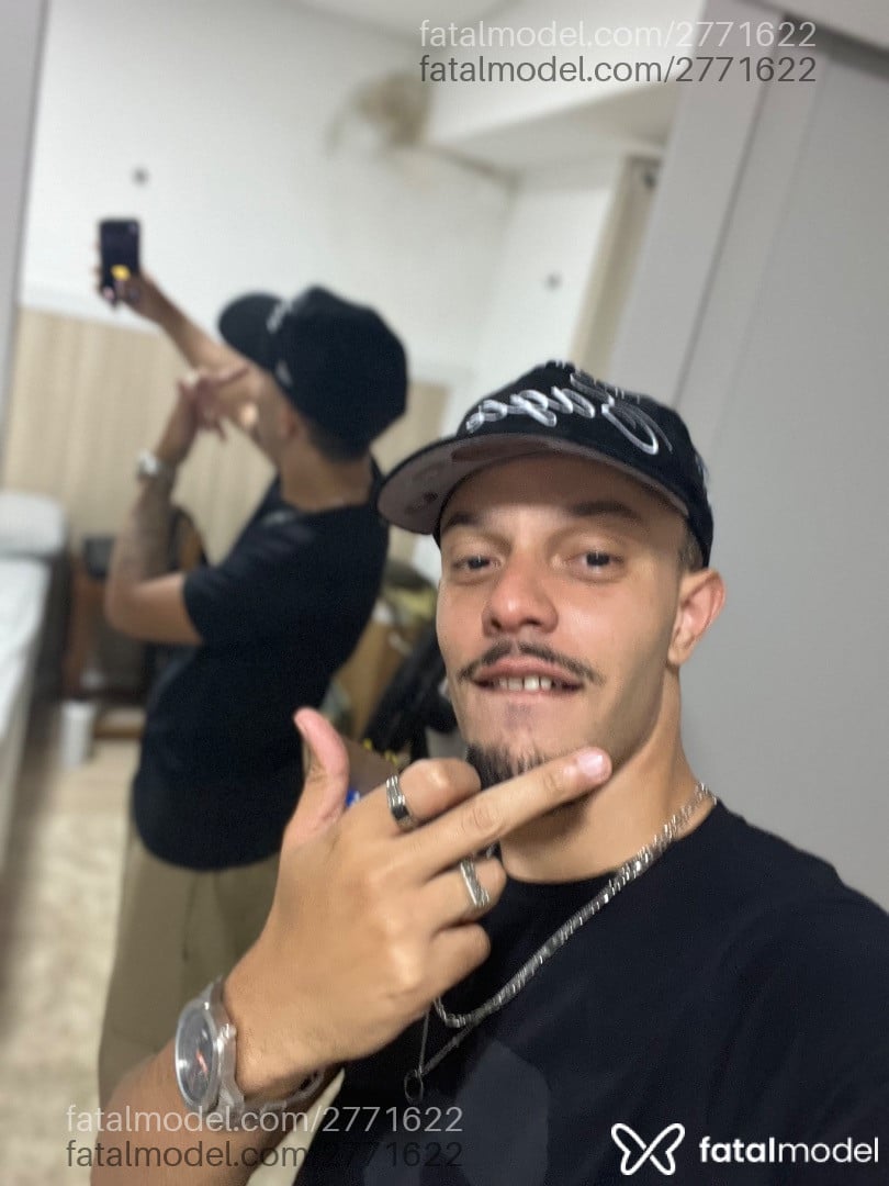 Acompanhante homem morena (o) de olhos castanhos - Vinni
