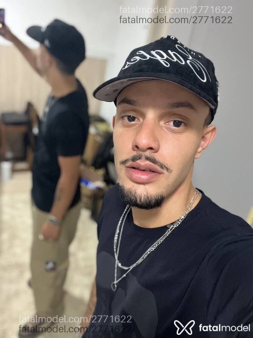 Acompanhante homem morena (o) de olhos castanhos - Vinni