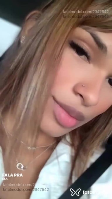 Acompanhante mulher trans morena (o) de olhos castanhos - Nabi
