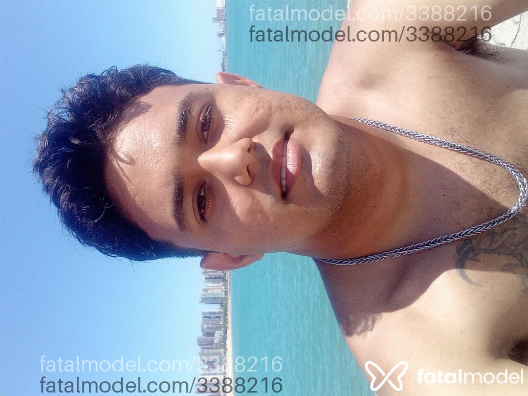 Acompanhante homem com cabelo castanho de olhos castanhos em Fortaleza Acompanhante homem com cabelo castanho de olhos castanhos em Fortaleza - Adrian