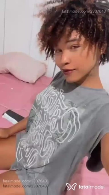 Acompanhante homem morena (o) de olhos pretos - Kiara Acompanhante homem morena (o) de olhos pretos - Kiara