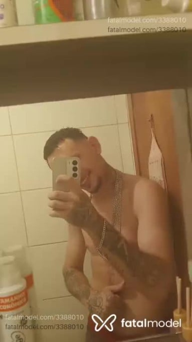 Acompanhante homem com cabelo castanho de olhos castanhos em Canoas - Chris