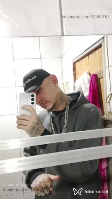 Acompanhante homem com cabelo castanho de olhos castanhos em Canoas - Chris