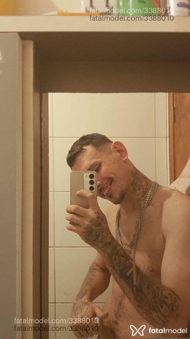 Acompanhante homem com cabelo castanho de olhos castanhos em Canoas - Chris