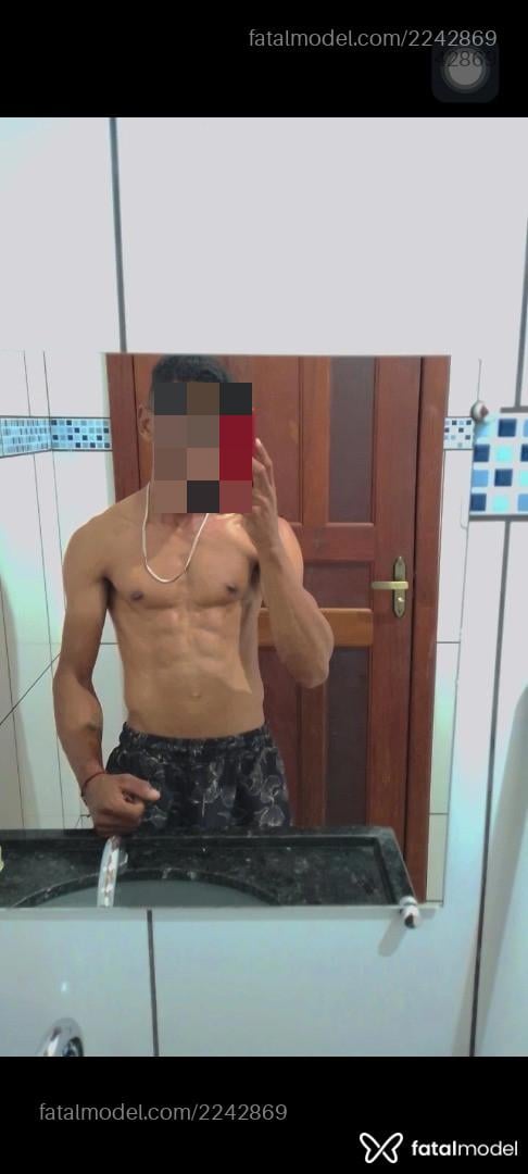 Acompanhante homem morena (o) de olhos castanhos em Vilhena - Derek