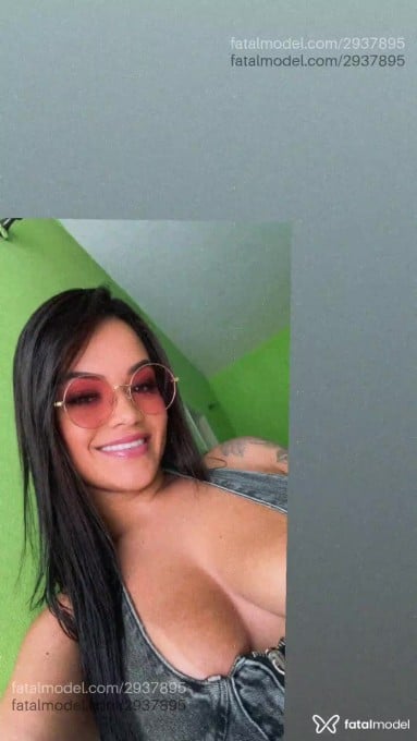 Acompanhante mulher com cabelo castanho de olhos castanhos - Vitoria Araujo