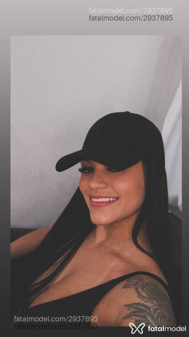 Acompanhante mulher com cabelo castanho de olhos castanhos em Ibitinga - Vitoria Araujo