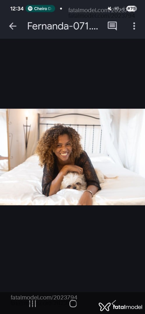 Acompanhante mulher com cabelo colorido de olhos castanhos - Ana Bia